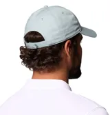 Gorra de béisbol Columbia de color verde menta, con diseño clásico de visera curva, cierre posterior ajustable y el logotipo de la marca bordado en tono azul en el panel frontal.