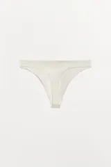 Tanga de tiro medio color blanco hueso, confeccionado en tejido sin costuras (seamless) con modal.