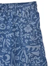 Short de baño azul con estampado de motivos marinos en celeste.
