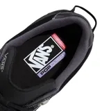 Championes de skate Vans modelo Wayvee en color negro con detalles en gris. Confeccionados con una combinación de gamuza y materiales sintéticos, presentan paneles de malla transpirable, refuerzos DuraCap para mayor durabilidad y plantillas PopCush para absorción de impactos. Poseen la clásica banda lateral Sidestripe y suela con tecnología Wafflecup.