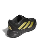 Championes Adidas Game Chaser de entrenamiento, color negro con detalles en dorado. Presentan un diseño con las tres bandas características de la marca en los laterales, entresuela con tecnología LightMotion para mayor amortiguación y cierre con cordones.