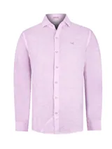 Camisa de manga larga para hombre, confeccionada en lino orgánico color lavanda. Presenta un diseño liso con cuello clásico, cierre frontal con botones y logo bordado al tono en el pecho.
