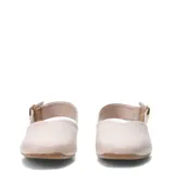 Zapatos destalonados negros de cuero, con punta cuadrada, tacón bajo y tira trasera ajustable con hebilla metálica dorada.