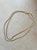 Gargantilla dorada tipo panterina elaborada en plata 925 con baño de oro.