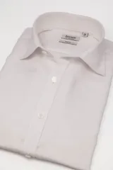 Camisa de vestir Annoni de corte slim fit y manga larga, color blanco con cuello corto estructurado y cierre frontal con botones.