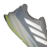 Championes de running Adidas Supernova Rise 2, color gris con detalles en celeste y amarillo. Incorporan mediasuela Dreamstrike+ y sistema Support Rods. Reconocidas por la American Podiatric Medical Association.