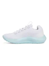 Championes de entrenamiento Under Armour modelo Dynamic 2, color blanco con suela en tono celeste claro. Presentan parte superior de tejido técnico IntelliKnit para mayor sujeción y mediasuela Flow para amortiguación reactiva y estabilidad lateral.