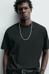 Camiseta regular fit de manga corta y cuello redondo, perteneciente a la colección especial Origins.