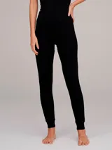 Calza larga negra de tejido de punto, con puño en los tobillos.