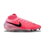 Championes de fútbol Nike Phantom Luna II Elite, color rosa vibrante con detalles en negro. Presentan un diseño de corte medio con tecnología Gripknit para un mejor control del balón y suela especializada para tracción en césped natural.