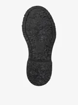 Mocasín de piel vacuna en color negro, con detalles en rosa claro y marrón oscuro en la parte superior. Cuenta con suela de goma gruesa y dentada, y plantilla OrthoLite reciclada.