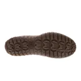 Zapatos tipo slip-on Caterpillar modelo Opine, color marrón, confeccionados en cuero con suela de goma resistente y logo de la marca grabado en el lateral.