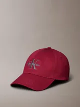 Gorra de béisbol Calvin Klein Jeans de color bordó, con visera curva y logo de la marca bordado en el frente en color gris.