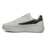 Championes Fila Acd Classic de cuero sintético color blanco con detalles en negro, cordones blancos y suela blanca.