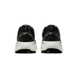 Championes de running Nike Vomero 18, color negro con detalles en blanco. Presentan tecnología ZoomX en la entresuela para mayor amortiguación y diseño de malla transpirable en la parte superior.