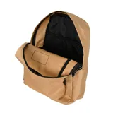 Mochila negra de estilo clásico con compartimento principal amplio, bolsillo frontal con cierre y bolsillos laterales. Incluye división interna para notebook.