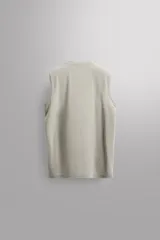 Musculosa de entrenamiento Zara Athleticz, confeccionada en tejido técnico ligero y elástico con zonas perforadas para mayor transpirabilidad. Presenta cuello redondo, corte regular fit y detalle de logo estampado en el pecho y el ruedo.