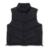 Chaleco puffer negro con cuello alto, cierre frontal completo y bolsillos laterales. Presenta un diseño acolchado con costuras en V y cordón ajustable en el ruedo.