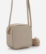 Bolso floater pequeño estructurado, color dorado, con cierre doble, texturizado, con correa transversal ajustable y tirador de pompón.