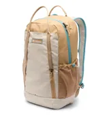 Mochila Columbia Echo Mountain de 25 litros, color beige y marrón claro con detalles en azul turquesa. Cuenta con un compartimento principal, un bolsillo externo con cierre, correas de hombro ajustables, dos bolsillos laterales de malla para botellas de agua, y múltiples asas de agarre.