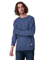 Buzo de cuello redondo Cat modelo Cat Patch French Terry Crewneck, color azul, confeccionado en felpa francesa con puños, cuello y cintura de canalé, y pequeña etiqueta con logo en el dobladillo.