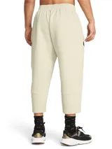 Pantalón deportivo Under Armour Unstoppable color beige, confeccionado en tejido de doble punto suave, elástico y transpirable. Presenta tiro medio, cintura elástica con cordón interno, bolsillos laterales y un bolsillo con cremallera en la pierna derecha. Su diseño de corte ancho y largo acortado ofrece gran comodidad y libertad de movimiento.