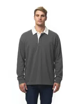 Remera polo de manga larga de algodón color gris oscuro, con cuello y solapa de botones blancos, diseño de corte holgado.