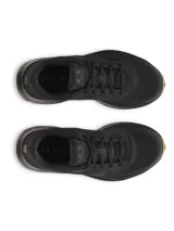 Championes de entrenamiento Under Armour modelo W Aurora 3, diseñados específicamente para el pie femenino. Presentan una parte superior de malla transpirable en color negro con detalles de gamuza, mediasuela con amortiguación Charged+ y suela de goma color caramelo con patrón de tracción multidireccional.