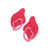 Par de aros colgantes con forma abstracta, compuestos por una pieza superior maciza color fucsia y una pieza inferior calada con borde transparente.