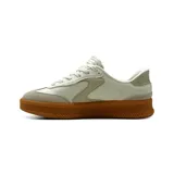 Championes Skechers Hotshot Hi Lifted Luxe blancos con detalles en tostado y suela de goma marrón, con parte superior de cuero sintético y gamuza.