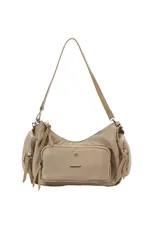 Cartera de poliamida color beige, con múltiples bolsillos externos con cierre y tiradores largos, bolsillo frontal con solapa y broche, asa de hombro y cierres metálicos plateados.