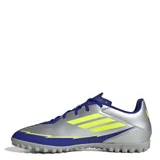 Championes de fútbol Adidas modelo F50 Club TF, edición especial Messi. Presentan un diseño en tonos azul, gris plateado y detalles en amarillo neón. Cuentan con suela específica para césped sintético, cierre con cordones y capellada sintética resistente.