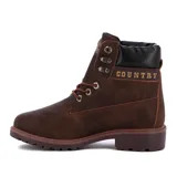 Bota acordonada de caña baja color marrón, con suela track y detalles de costuras.