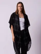 Kimono negro de gasa con apliques de brillos, marca Jessica Mc Clintock.