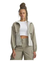 Campera 3 en 1 Unstoppable Utility de tejido ripstop ultrarresistente con acabado brillante, ligera y cómoda. Cuenta con un diseño versátil que permite usarla como chaleco, chaqueta corta o unida con cremallera. Tiene puños y bajo elásticos.