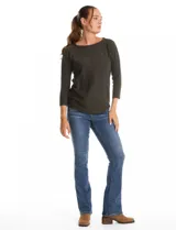 Buzo de tejido fino con cuello redondo, manga tres cuartos con puños acanalados y detalle de pespunte vertical en el frente. Presenta un diseño liso con aplique de botones en la espalda.