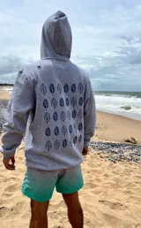 Hoodie de algodón con capucha y estampado de hojas en la espalda. Diseño de calce estándar.