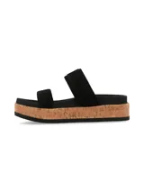 Sandalias negras con plataforma de corcho y suela dentada. Poseen dos tiras anchas en el empeine, una de ellas decorada con una hebilla metálica dorada.