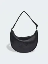 Cartera tipo bandolera Adidas Adicolor Half Crescent en forma de media luna, color negro con acabado texturizado brillante. Cuenta con cierre de cremallera, correa ajustable para el hombro y el logotipo del trébol grabado en relieve en la parte frontal.