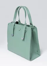 Cartera color beige de cuero sintético, con doble asa corta y correa larga extraíble con estampado de letras en dorado.