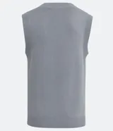 Chaleco gris de punto con cuello en V y ribetes texturizados.