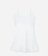 Camisón corto de color negro con busto confeccionado en encaje y cuerpo de malla. Presenta breteles finos ajustables y un diseño sin copa.