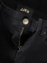 Jean bootcut de tiro bajo con diseño de cinco bolsillos, presillas para cinto y cierre frontal con botón y cremallera. Confeccionado en mezcla de algodón, poliéster reciclado y elastano.