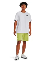 Remera de manga corta Under Armour, color blanco, con cuello redondo acanalado y logo de la marca estampado en pequeño en el pecho.