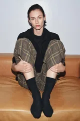 Calcetines altos de tejido rib confeccionados en hilatura con lana, en color marrón.