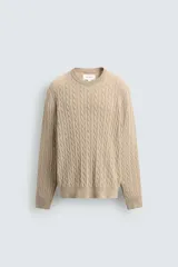 Jersey relaxed fit de punto tejido en hilatura con mezcla de algodón y cashmere, de color beige, con diseño de trenzas, cuello redondo, manga larga y acabados en rib.