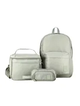 Kit de tres piezas en color verde menta que incluye una mochila con compartimento principal y bolsillo frontal, una lonchera con asa superior y correa ajustable, y una cartuchera compacta con cierre. Todas las piezas presentan un diseño minimalista con el logo de la marca Terrano.