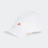 Gorro de running Adidas Adizero, color blanco, con logo de las tres barras en color coral/naranja en el frente y la palabra "ADIZERO" en la visera. Presenta perforaciones cortadas con láser para ventilación y cierre trasero ajustable.