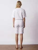 Bermuda de gabardina elastizada color negro, marca Zac & Rachel.