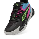 Championes Puma Dagger negros con detalles en fucsia, turquesa y verde.